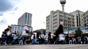 epa10831569 People cross a street near Alexanderplatz with Berlin TV tower in the background in Berlin, Germany, 31 August 2023. According to Eurostat, consumer prices in Eurozone countries rose by 5.3 percent in August compared to the same month last year.  EPA/FILIP SINGER