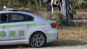 ara o local, foram mobilizados bombeiros e uma viatura médica de emergência e reanimação