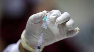 epa10824795 A health worker prepares a Human Papillomavirus (HPV) vaccine during a vaccination program in Banda Aceh, Indonesia, 28 August 2023. The Human Papillomavirus (HPV) vaccination program is for school children at the fifth grade of Elementary school as a preventive action against cancer in the genital area and reproductive organs such as cervical cancer and penile cancer.  EPA/HOTLI SIMANJUNTAK