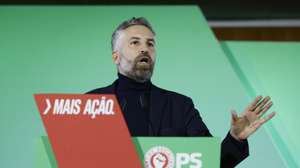 O secretário-geral do Partido Socialista (PS), Pedro Nuno Santos, intervém durante um comício em Viseu, 24 de fevereiro de 2024. ANTÓNIO PEDRO SANTOS/LUSA