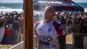 epa09805610 US surfer Kelly Slater takes a shower after losing his round of 16 heat at the Meo Pro Portugal surfing event as part of the World Surf League (WSL) World Tour at Supertubos beach in Peniche, Portugal, 06 March 2022.  EPA/JOSE SENA GOULAO