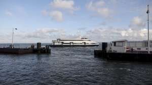 Catamarã da Soflusa Jorge de Sena, a sair do Terminal Fluvial Sul e Sueste, originalmente denominada Estação do Sul e Sueste, Lisboa, 14 de março de 2024. CARLOS M. ALMEIDA/LUSA