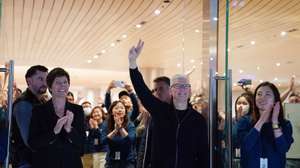 epa11234240 Apple CEO Tim Cook (C) gestures as he attends the opening of a new flagship Apple store in east China&#039;s Shanghai, 21 March 2024. The new flagship Apple store is set to become the company&#039;s second-largest retail store globally.  EPA/XINHUA / LIU YING CHINA OUT / UK AND IRELAND OUT  /       MANDATORY CREDIT  EDITORIAL USE ONLY  EDITORIAL USE ONLY