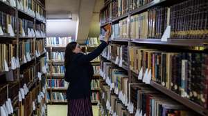 Na Biblioteca Pública Municipal do Porto começa a preparar-se a mudança dos cerca de um milhão de documentos que deverão ser removidos até dezembro, mês em que se prevê o início da obra de reabilitação e ampliação, Porto, 12 de abril de 2024. (ACOMPANHA TEXTO DO DIA 18 DE ABRIL DE 2024)  JOSÉ COELHO/LUSA