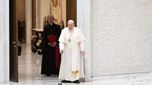 epa11304294 Pope Francis arrives to attend an audience with grandparents, the elderly and grandchildren in Paul VI Audience Hall, Vatican City, 27 April 2024.  EPA/CLAUDIO PERI