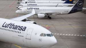 epa11215797 Lufthansa planes are seen stationed, at Frankfurt Airport, in Frankfurt am Main, Germany, 12 March 2024. The UFO cabin crew union has called on its members to strike, to press their demands for better wages. According to Lufthansa, 100,000 passengers should be affected by a two day strike in Frankfurt and Munich airport.  EPA/ANDRE PAIN