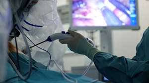 O serviço de Urologias do Hospital de Santo António, pelo programa de cirurgia robótica do Centro Hospitalar Universitário de Santo António (CHUdSA), começou hoje a realizar cirurgia assistida por robot, um tipo de operação que diminui o tempo de internamento, reduz as taxas de complicações e de infeções e aumenta a precisão do cirurgião, no Porto, 06 de março 2023. (ACOMPANHA TEXTO). ESTELA SILVA/LUSA