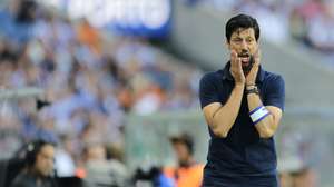 epa11563444 FC Porto’s head coach Vitor Bruno during their Portuguese First League soccer match held at Dragao Stadium in Porto, Portugal, 24 August 2024.  EPA/MANUEL FERNANDO ARAUJO