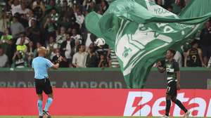 epa11576618 Sporting CP player Geny Catamo (R) celebrates after scoring the 2-0 goal during the Portuguese First League soccer match between Sporting CP and FC Porto at Alvalade Stadium in Lisbon, Portugal, 31 August 2024.  EPA/MANUEL DE ALMEIDA