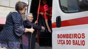 Os Bombeiros Voluntários de Leça do Balio, em Matosinhos, criaram um projeto que permite a mulheres, entre os 59 e 92 anos, participar em atividades no quartel sem qualquer custo e visando combater a solidão na 3.ª idade, Leça do Balio, 04 de outubro de 2017. Em curso há um mês, o projeto PAZ (Proteger, Apoiar e Zelar) nasceu da perceção dos bombeiros, no transporte diários das pessoas para consultas ou emergências hospitalares, de que &quot;precisavam muito de companhia e de quem as ouvisse&quot;, disse à Lusa o comandante daquela corporação, Carlos Abalada. (ACOMPANHA TEXTO DO DIA 7 DE OUTUBRO DE 2017). MANUEL ARAÚJO/LUSA