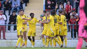 Jogadores do AVS festejam o golo marcado ao Sandinenses no jogo da 3ª eliminatória da Taça de Portugal de futebol realizado no Campo de Jogos D. Maria Teresa em São Martinho de Sande, Guimarães, 20 de outubro de 2024. FERNANDO VELUDO/LUSA