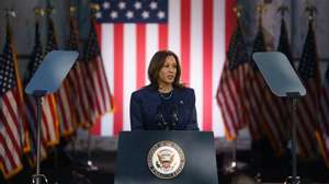 epa11663355 US Vice President and current Democratic presidential candidate Kamala Harris attends a rally in Bucks County, Pennsylvania, USA, 16 October 2024. Harris is in a tight race for the US presidency against Republican nominee and former President Donald Trump.  EPA/WILL OLIVER