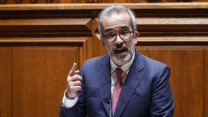 O ministro de Estado e dos Negócios Estrangeiros, Paulo Rangel, intervém durante a sua audição na Comissão de Orçamento e Finanças, Negócios Estrangeiros e Comunidades Portuguesas e Assuntos Europeus, na Assembleia da República, em Lisboa, 04 de novembro de 2024. ANTÓNIO PEDRO SANTOS/LUSA