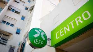 Símbolo do IEFP, no Centro de Emprego da Avenida 5 de Outubro, em Lisboa, 12 de agosto de 2024. Trabalho. Emprego. Desemprego. ANTÓNIO PEDRO SANTOS/LUSA
