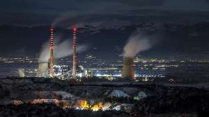 epa11000830 Smoke rises from the chimneys of the thermal power station 'REK BITOLA', North Macedonia's largest producer of electric energy, near Bitola, Republic of North Macedonia, 27 November 2023 (issued 29 November 2023). According to the European Bank for Reconstruction and Development (EBRD) program, 40 percent of North Macedonia’s electricity production relies on coal. The country will launch a platform to support just energy transition and coal phase-out by 2030, the EBRD added. The project is expected to be announced during the upcoming COP28 climate talks in Dubai.  EPA/GEORGI LICOVSKI
