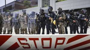 epa12164989 Members of the California National Guard and officers with the Federal Protective Service try to disperse protesters in front of the Edward R. Roybal Federal Building in Los Angeles, California, USA, 08 June 2025. US President Donald Trump has deployed approximately 2,000 National Guard troops to Los Angeles, despite not receiving a request from the state of California for any additional assistance, following large protests against ongoing immigration enforcement raids area over the last couple of days.  EPA/CAROLINE BREHMAN