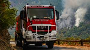 Um autotanque dos Bombeiros de Ovar no combate aos incêndios na freguesia de Lourido, em Ponte da Barca, 29 de julho de 2025. HUGO DELGADO/LUSA