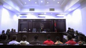 Pelo menos 240 pessoas começaram a ser julgadas em processos relacionados com os tumultos e atos de vandalismo registados em Luanda no início da semana, dos quais oito foram condenados, dois absolvidos e dezenas aguardam decisão, Luanda, Angola, 1 de agosto de 2025. Segundo o último balanço provisório da Polícia Nacional de Angola, divulgado esta quarta-feira, os tumultos registados entre segunda e quarta-feira provocaram 30 mortos e 277 feridos, incluindo dez elementos das forças de defesa e segurança. Foram ainda detidas 1.515 pessoas, e contabilizados danos em 118 estabelecimentos comerciais, 24 autocarros públicos, mais de 20 viaturas particulares, cinco viaturas das forças de segurança, uma motorizada e uma ambulância. AMPE ROGÉRIO/LUSA
