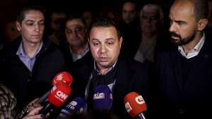 O presidente da Associação Sindical dos Profissionais da Polícia (ASPP), Paulo Santos, fala aos jornalistas antes de entregar na Residência Oficial do primeiro-ministro para  entregar a carta sobre atual situação na PSP, Lisboa, 28 de novembro de 2024. FILIPE AMORIM/LUSA