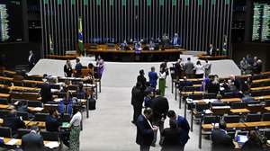 epa11786497 The plenary session of the Brazilian Chamber of Deputies during the vote on the Proyecto de Enmienda Constitucional (PEC) at the National Congress in Brasilia, Brazil, 19 December 2024. The new fiscal plan presented by the Brazilian government took its first step on Thursday in the Chamber of Deputies, which approved the first measures proposed to reduce a chronic deficit that generates enormous distrust in the financial market.  EPA/ANDRE BORGES