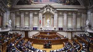O ministro de Estado e das Finanças, Joaquim Miranda Sarmento, usa da palavra durante a sessão plenária sobre o Orçamento do Estado para 2026 (OE2026), na Assembleia da República, em Lisboa, 28 de outubro de 2025. A Assembleia da República continua hoje a debater em plenário a proposta do Governo de Orçamento do Estado para 2026. TIAGO PETINGA/LUSA