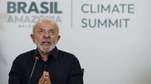 epa12502952 Brazilian President Luiz Inacio Lula da Silva speaks during an interview with journalists from international news agencies ahead of the COP30 Climate Summit, at the Belem Naval Base, Brazil, 04 November 2025. Lula da Silva expressed his confidence that US President Trump will eventually realize that 'there is no alternative' to the energy transition. The COP30 takes place from 10 to 21 November 2025.  EPA/Sebastiao Moreira