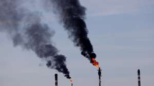 epa12060597 Black smoke emerges from two pipes at an oil refinery during a blackout in A Coruna, northwestern Spain, 28 April 2025. The blackout hit large parts of Spain and spread to neighbouring Portugal and France, disrupting transport systems, internet connections and daily life, according to authorities. The exact cause of the outage is unknown.  EPA/Cabalar