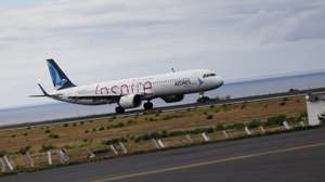 Aeronave Airbus A321LR da SATA Azores Airlines após descolar do aeroporto de Ponta Delgada, 03 de agosto de 2025. NUNO VEIGA/LUSA