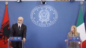 epa12523270 Italian Prime Minister Giorgia Meloni (R) and Albanian Prime Minister Edi Rama hold a joint press conference after their meeting at Villa Doria Pamphilj in Rome, Italy, 13 November 2025.  EPA/FABIO FRUSTACI