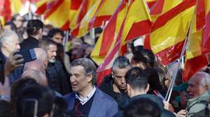 epa12559477 Spanish Member of the Congress of Deputies of Spain and president of the People's Party, Alberto Nunez-Feijoo (C), participates in a protest called by the People’s Party in downtown Madrid, Spain, 30 November 2025, against the government over the alleged corruption case involving Socialists Jose Luis Abalos, Koldo García, and Santos Cerdán.  EPA/JUANJO MARTIN