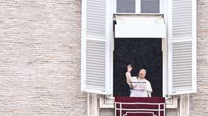 epa12841004 Pope Leo XIV leads the Sunday Angelus prayer from the window of his office overlooking Saint Peter's Square, Vatican City, 22 March 2026.  EPA/RICCARDO ANTIMIANI