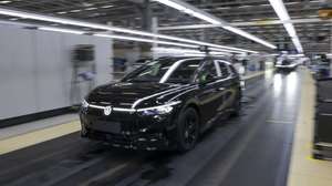 epa12774808 A VW ID.7 is seen at the Volkswagen electric car factory in Emden, Germany, 24 February 2026. The Volkswagen (VW) factory in Emden builds fully electric Volkswagen vehicles such as the ID.4 and ID.7 models as part of the company’s shift to electric mobility.  EPA/CHRISTOPHER NEUNDORF