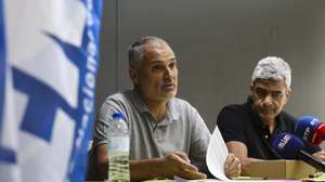 Os secretários-gerais da Federação Nacional dos Professores - FENPROF, Francisco Gonçalves (E) e José Feliciano Costa (D)  durante a conferência de imprensa para apresentar o balanço do ano letivo e denunciar os principais problemas que continuam sem resposta por parte do Ministério da Educação, Ciência e Inovação, na Escola Secundária Alves Martins, em Viseu, 30 de junho de 2026. PAULO NOVAIS/LUSA,