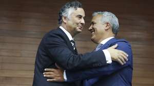 O ministro da Educação, Ciência e Inovação, Fernando Alexandre (E), durante a cerimónia de posse do reitor da nova Universidade de Leiria e Oeste (ULO), Carlos Rabadão (D), em Leiria, 7 de agosto de 2026. A sessão inclui também a posse dos membros da Comissão Instaladora da Universidade e dos membros do Conselho de Gestão, bem como a nomeação e posse da equipa reitoral e dos diretores das cinco escolas da ULO. PAULO CUNHA/LUSA