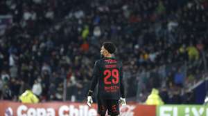 epa13193761 Vozinha of Colo-Colo reacts during the Copa Chile match between Colo-Colo and Union Espanola at the National Stadium, in Santiago, Chile, 26 August 2026.  EPA/Elvis Gonzalez