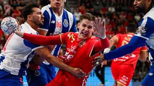 epa13226176 Stefan Dodic (C) of Veszprem in action against Leonel Fernandes (L), Ricardo Brandao (2-L) and Gilberto Duarte of Porto during the EHF Champions League match between One Veszprem HC and FC Porto in One Veszprem Arena, Veszprem, Hungary, 09 September 2026.  EPA/Tamas Vasvari HUNGARY OUT