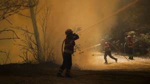 Bombeiros combatem o incêndio em Alvito da Beira, Proença-a-Nova, Castelo Branco, 15 de setembro de 2026. PAULO CUNHA/LUSA