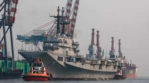 epa13247076 Italian Navy aircraft carrier ITS Giuseppe Garibaldi arrives at Tanjung Priok port in Jakarta, Indonesia, 18 September 2026. The through-deck aviation cruiser class ITS Giuseppe Garibaldi will be Indonesia’s first aircraft carrier.  EPA/MAST IRHAM