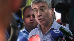O Secretário-Geral do Partido Socialista, José Luís Carneiro, fala aos jornalitas um pouco antes da rentrée do Partido Socialista (PS) de Torres Vedras, realizada no Parque Verde do Choupal, em Torres Vedras,, 20 de setembro de 2026. CARLOS BARROSO/LUSA