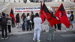 Vigília contra as novas leis dos despejos e a subida das rendas organizada pela plataforma Casa Para Viver em frente à Assembleia da República, Lisboa, 24 de setembro de 2026.  CARLOS M. ALMEIDA/LUSA