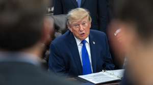 epa13269507 US President Donald Trump delivers an announcement in the Oval Office of the White House in Washington, DC, USA, 28 September 2026. Trump announced a nearly 15 billion USD investment by Mesabi Metallics to build the largest steel plant in U.S. history in Iowa.  EPA/BONNIE CASH / POOL