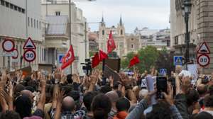 epa13276691 Demonstrators who were camping at Puerta del Sol march to the Lower Chamber of the Spanish Parliament in Madrid, Spain, 02 October 2026, where the Spanish government is expected to try to pass urgent housing decrees. The eviction of an 87-year-old woman from her rental home after 70 years on 23 September 2026 prompted people across the country to take to the streets to protest against the ongoing housing crisis.  EPA/Kiko Huesca