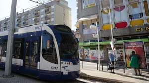 Uma composição do metro em Almada, 04 de agosto de 2017. TIAGO PETINGA/LUSA