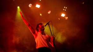 epa10056070 The lead singer of the Irish band Fontaines D.C., Grian Chatten, performs during the Nos Alive Festival in Oeiras, outskirts of Lisbon, Portugal, 06 July 2022. The festival runs until 09 July.  EPA/JOSE SENA GOULAO