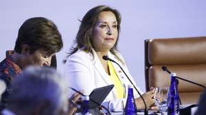 epa10981574 President of Peru Dina Boluarte (R), during the APEC Economic Leaders’ Retreat at the annual Asia-Pacific Economic Cooperation conference at the Moscone West Convention Center in San Francisco, California, USA, 17 November 2023.  EPA/JOHN G. MABANGLO