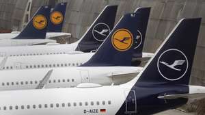 epa11215799 Lufthansa planes are seen stationed, at Frankfurt Airport, in Frankfurt am Main, Germany, 12 March 2024. The UFO cabin crew union has called on its members to strike, to press their demands for better wages. According to Lufthansa, 100,000 passengers should be affected by a two day strike in Frankfurt and Munich airport.  EPA/ANDRE PAIN