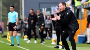 O treinador do Estoril Praia, Ian Cathro, durante o jogo da I Liga de futebol contra o Nacional, realizado no Estádio da Madeira, no Funchal, 15 de março de 2026. HOMEM DE GOUVEIA/LUSA