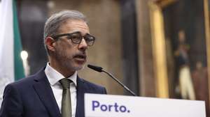 O presidente da Câmara Municipal do Porto, Pedro Duarte, intervém durante a sessão solene comemorativa dos 40 anos da adesão de Portugal à União Europeia realizada na Câmara Municipal do Porto, Porto, 9  Maio 2026, MANUEL FERNANDO ARAUJO/LUSA
