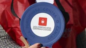 Caixa utilizada  para o peditório da  Liga Portuguesa Contra o Cancro (LPCC), em  Lisboa, 05 de novembro de 2023. ANTÓNIO COTRIM/LUSA