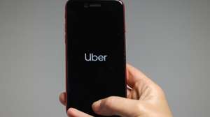 Aplicação da Uber num telemóvel, Lisboa 16 de abril de 2024. TIAGO PETINGA/LUSA